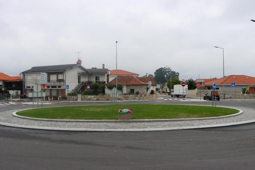 INAUGURA&Ccedil;&Atilde;O DA NOVA ROTUNDA EM CRISTELO " Rotunda 20 de Maio "
